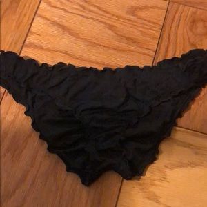 Victoria’s Secret black scrunchy bikini bottom-M